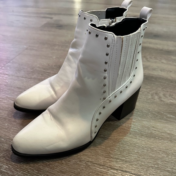 Sam Edelman white ankle booties - Picture 2 of 5